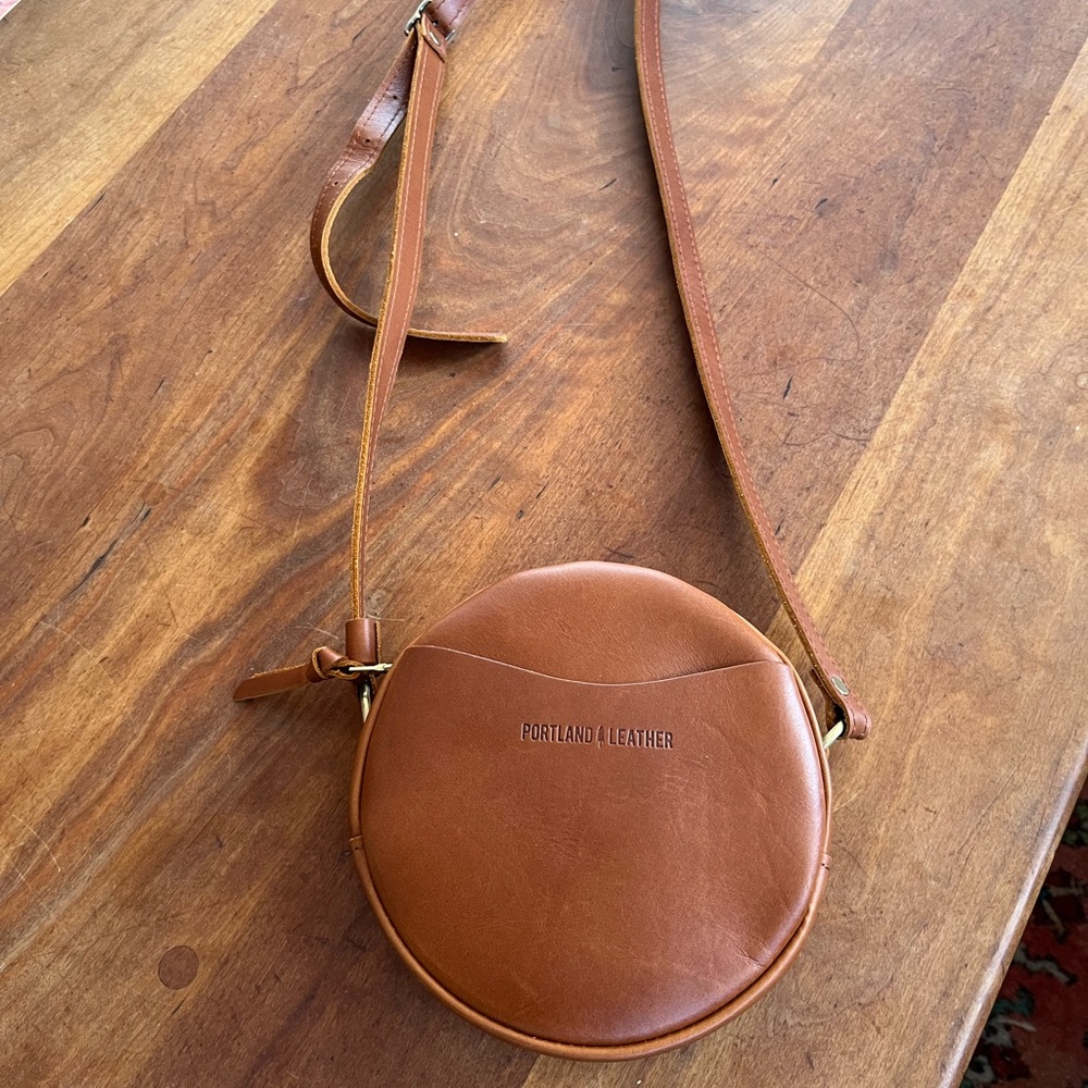 Portland leather company small circular purse